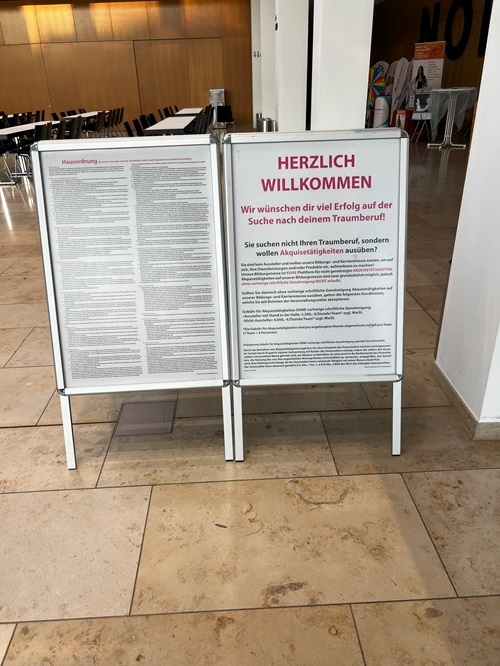 Mitteilung auf der Messe | Eingang (Foyer) RMCC Wiesbaden