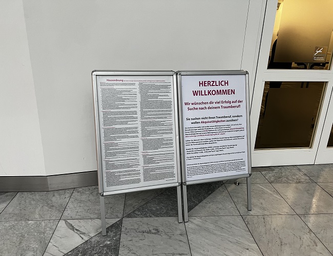 Beispiel Mitteilung auf der Messe | Eingang (Foyer)  MOC München