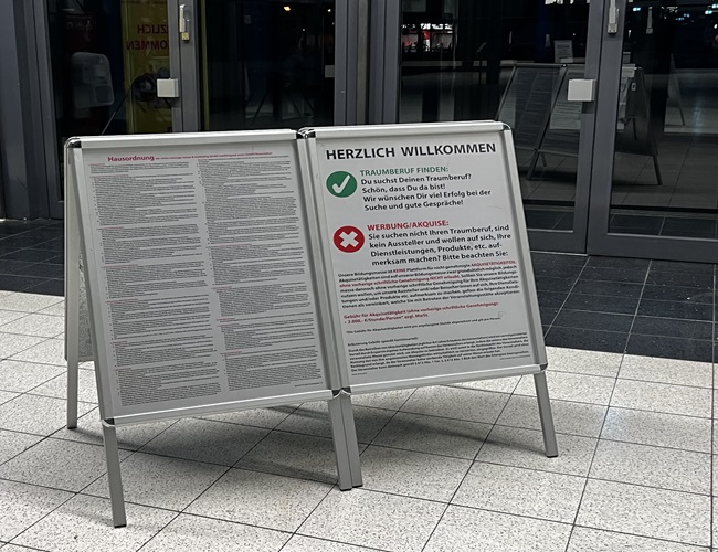 Mitteilung auf der Messe | Eingang Halle M&uuml;nsterland