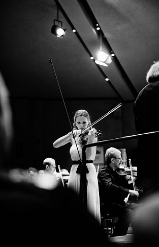 Messepate IHK-Ausbildungsmesse Wiesbaden 2017 - Elena Graf - Staatsorchester Stuttgart Messepate IHK-Ausbildungsmesse Wiesbaden 2017 - Elena Graf - Staatsorchester Stuttgart